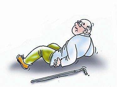 56歲老人散步時意外摔倒引發(fā)骨折，25保額遭拒賠，憑什么？
